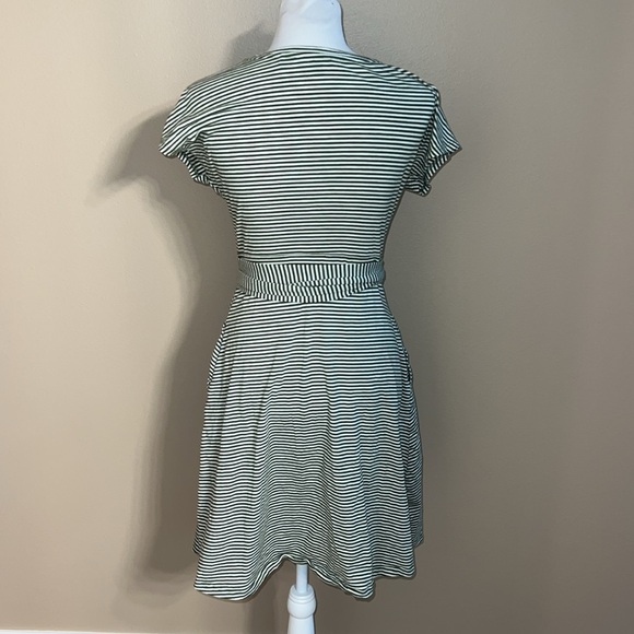 Toad&Co Cue Wrap Cafe Dress Update - Picture 5 of 11